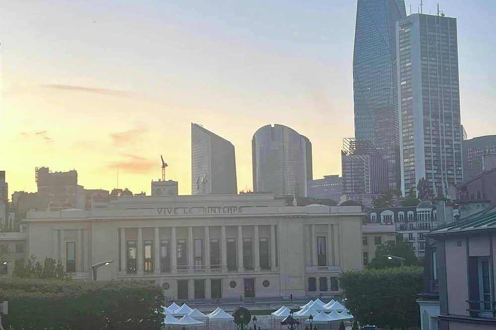 Entire apartment, Peaceful haven in Puteaux – La Perle Bleue in Puteaux, Hauts-de-Seine