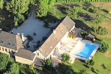 Cottage pour 4 personnes, avec piscine et terrasse à Cublac