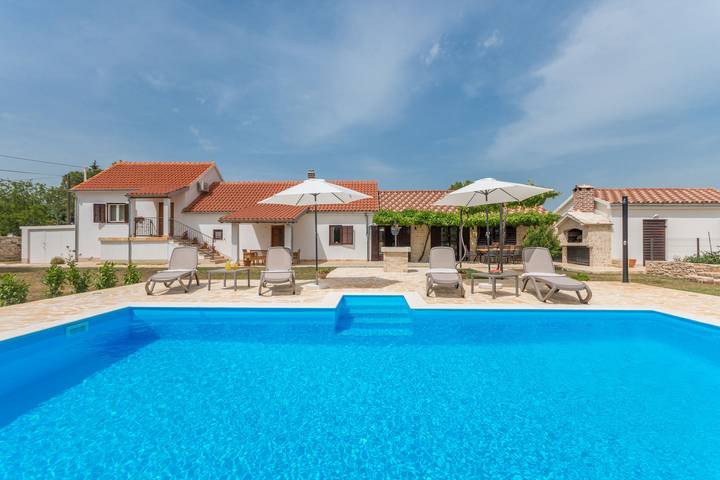 Villa für 8 Personen, mit Garten und Balkon, kinderfreundlich - 1