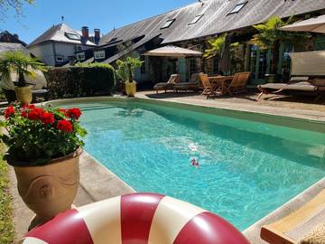 Chambre d’hôte pour 2 personnes, avec jardin et piscine dans Le Lonzac