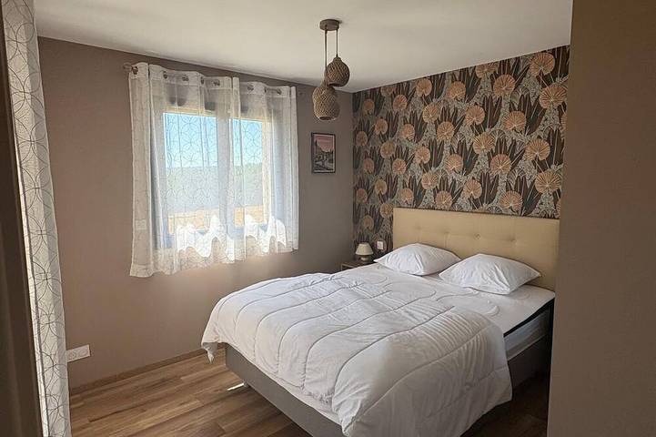 Location de vacances pour 6 personnes, avec terrasse et jardin à Hautefort - 4