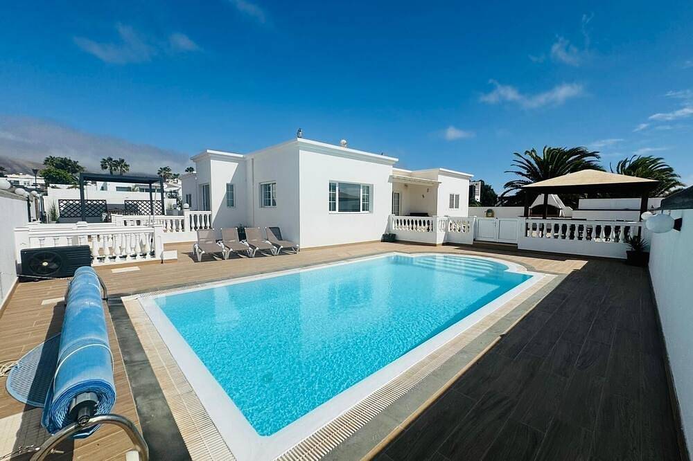 Villa for 8 People in Cortijo Viejo, Yaiza