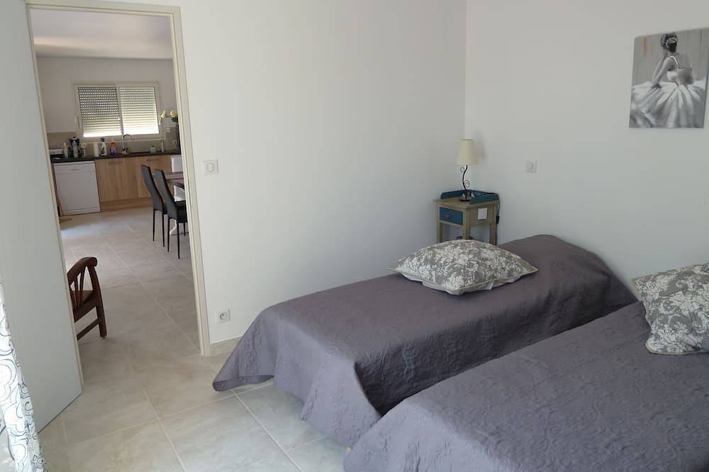 Vacances en Occitanie -  Aux frontières de la Drome Provençale et de la Provence in Roquemaure, Région de Nîmes