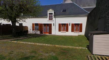 Gîte pour 10 personnes, avec terrasse et jardin à Chémery