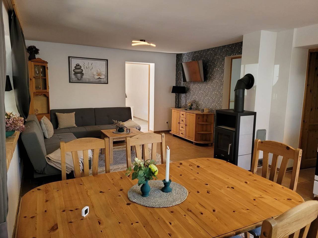 Ganze Wohnung, Großzügige Ferienwohnung mit Balkon, Terrasse und Nähe zum See in Vollrathsruhe in Vollrathsruhe, Mecklenburgische Seenplatte