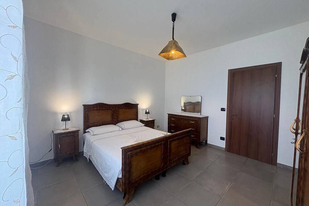 Geheel appartement, Langhe da Cartolina Accommodation with 6 beds plus a crib. in Mango , Langhe