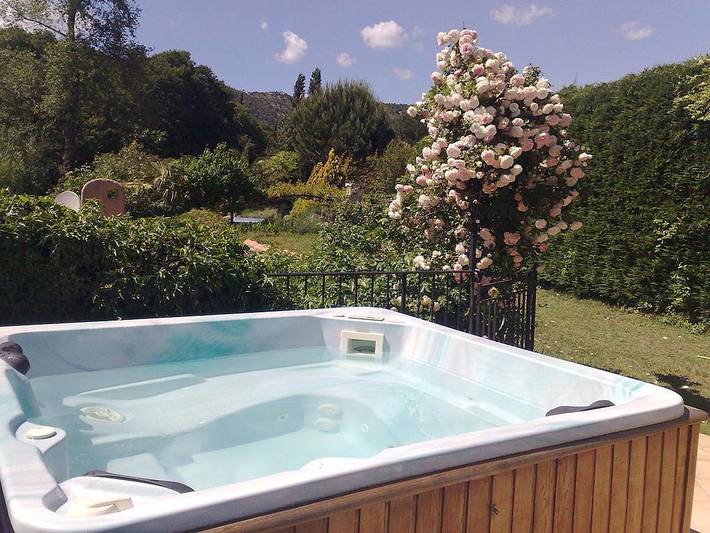 Chambre d’hôte pour 3 personnes, avec piscine ainsi que jacuzzi et jardin, animaux acceptés dans le Var - 2
