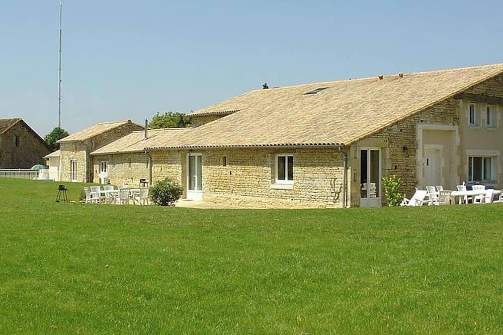 Homerez - Maison avec piscine à Saint-Vincent-la-Châtre. in Saint-Vincent-la-Châtre, Région de Niort