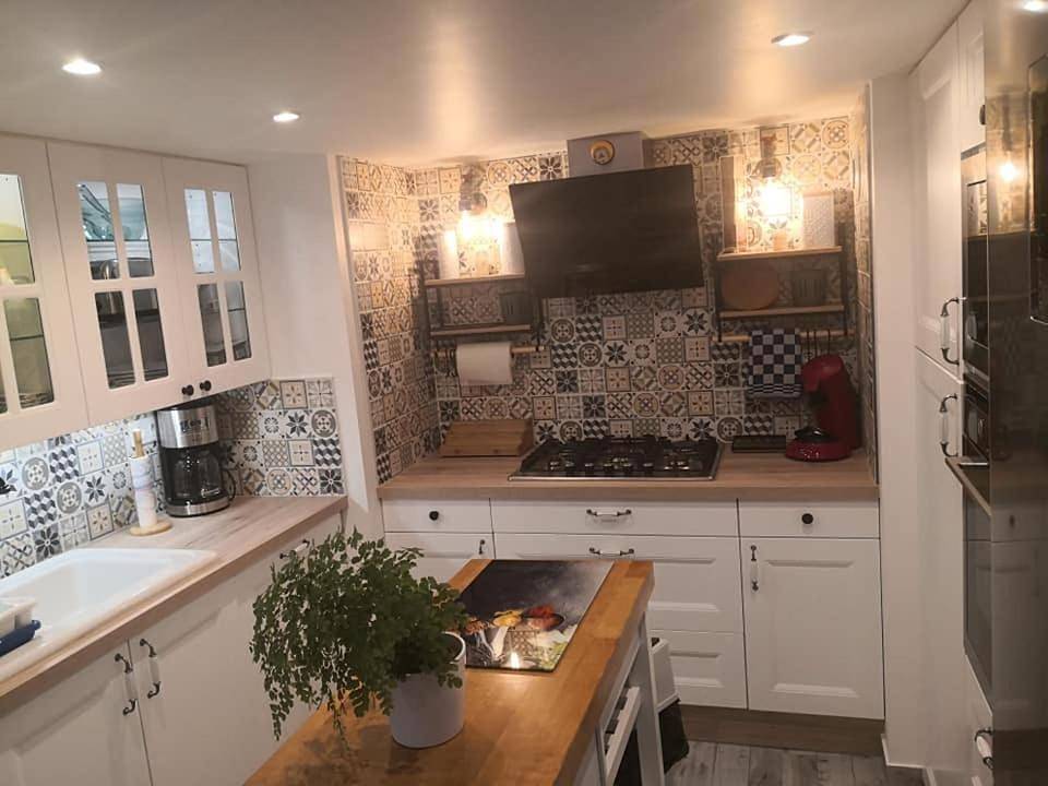 Appartement entier, Two-Bedroom Apartment in Chasseneuil-du-Poitou, Vienne (France)