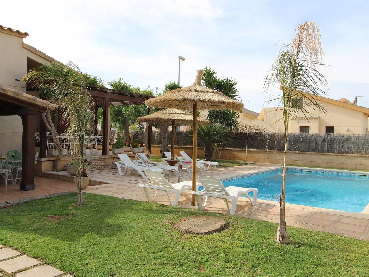 Casa con Piscina Privada, Cerca del Mar, Wifi Gratis, Aire Opcional, Mascotas y Playa para Perros in Riumar, Delta del Ebro
