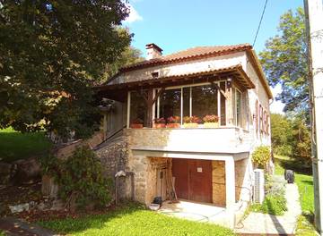Gîte pour 2 personnes, avec jardin à Bélaye