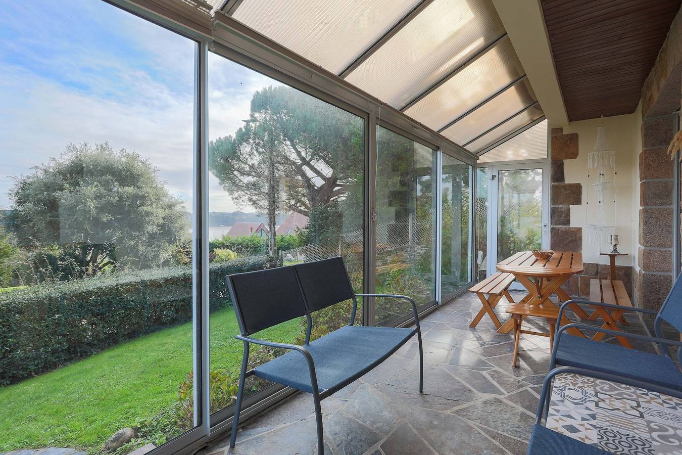 Ferienhaus 'Les Camelias' mit Meerblick, privater Terrasse und Balkon in Locquirec, Ceinture Dorée