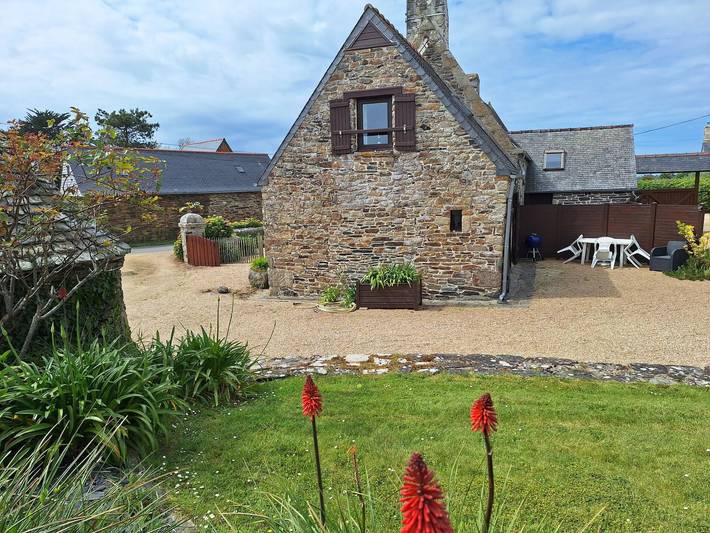 Location de vacances pour 3 personnes, avec terrasse et jardin à Trédrez-Locquémeau