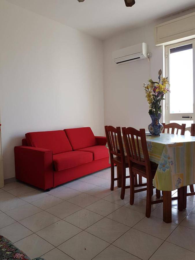Location de vacances pour 2 personnes, avec terrasse et vue, animaux acceptés à Torre San Giovanni