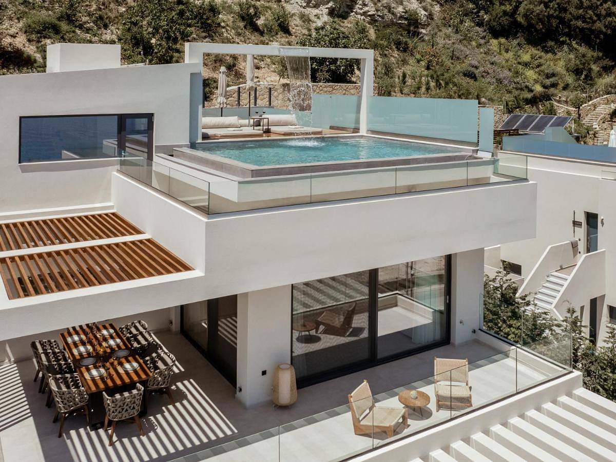 Nerea Deluxe Seafront Villa, Iconic Infinity Pool, By Thinkvilla in Zakynthos Stadt, Zakynthos