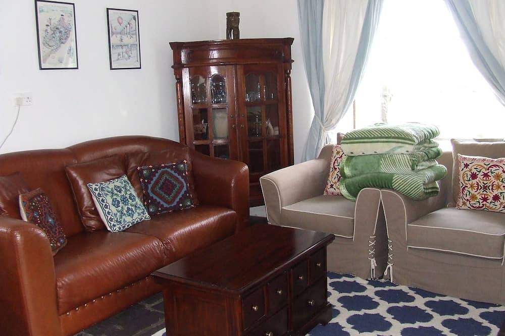 Sweet Cottage on a Headland -Beside a Beautiful Beach on the Wild Atlantic Way in County Cork