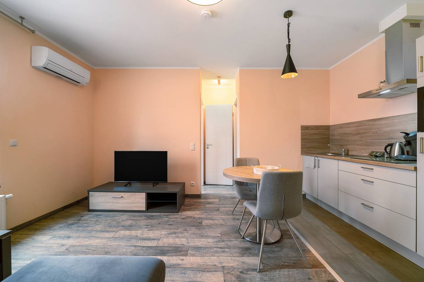 Ganze Wohnung, Ferienwohnung 'Wohnung 3' mit Wlan und Klimaanlage in Gau-Odernheim, Rheinhessen