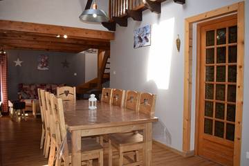 Gîte pour 10 personnes, avec terrasse ainsi que jardin et jacuzzi dans les Vosges