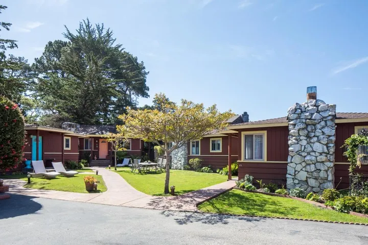 Hotel for 3 people, with garden and hot tub - 1