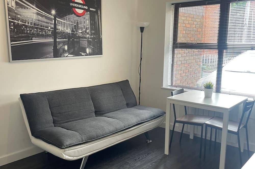 Ganze Wohnung, Cozy Ground Floor Flat in Sutton with Parking Space free and Pets Friendly in Sutton (London), London