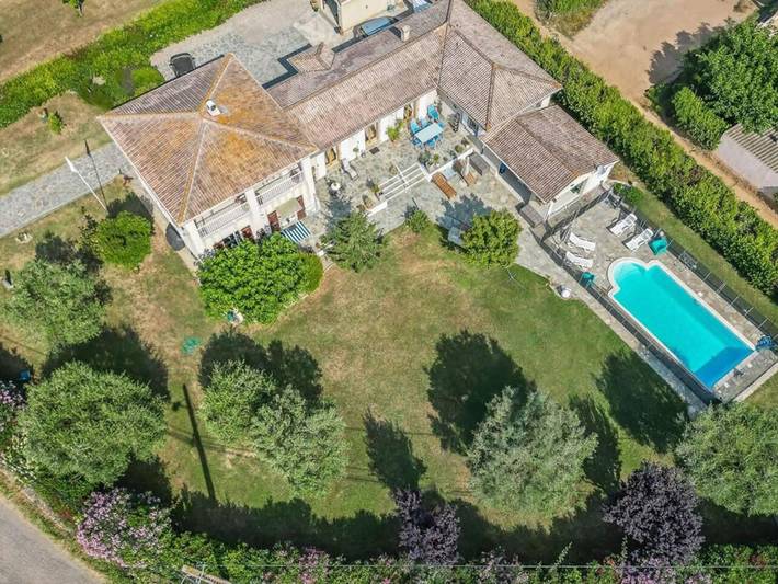 Location de vacances pour 6 personnes, avec piscine ainsi que terrasse et jardin à Sorbo-Ocagnano - 2