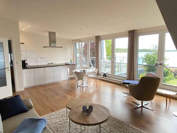 Ferienwohnung für 2 Personen, mit Ausblick und Seeblick sowie Garten in Groß Wittensee