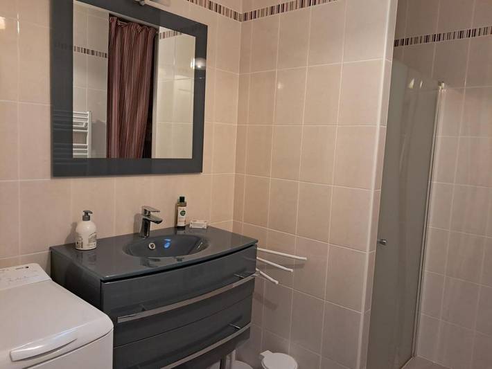 Gîte pour 3 personnes, avec Terrasse dans Clam