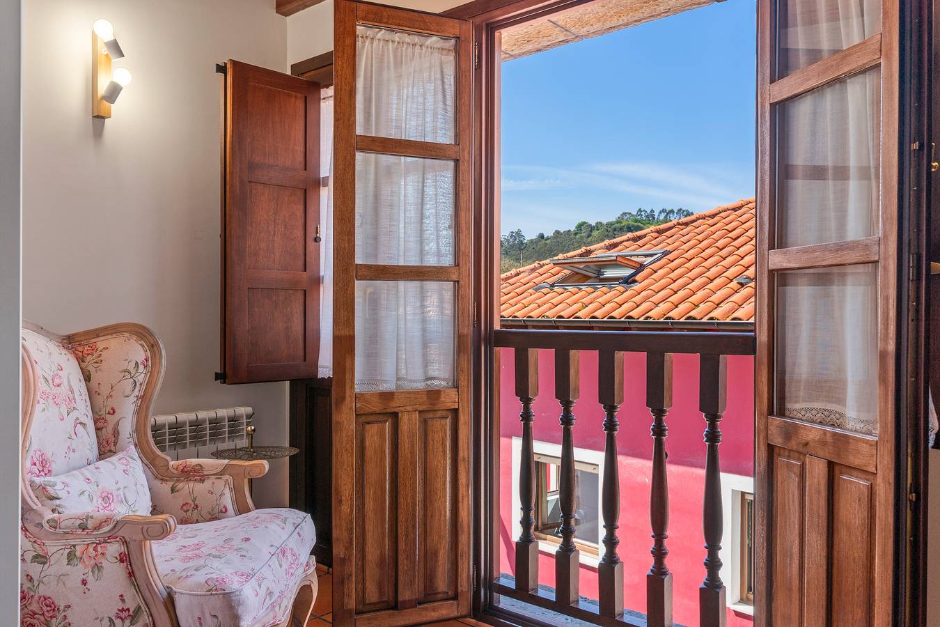 Ganze Wohnung, Ferienwohnung 'La Mata' mit Balkon und Wi-Fi in Bustio, Ribadedeva