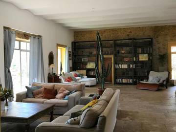 Gîte pour 40 personnes, avec terrasse et piscine, animaux acceptés à Saint-André-de-Roquelongue