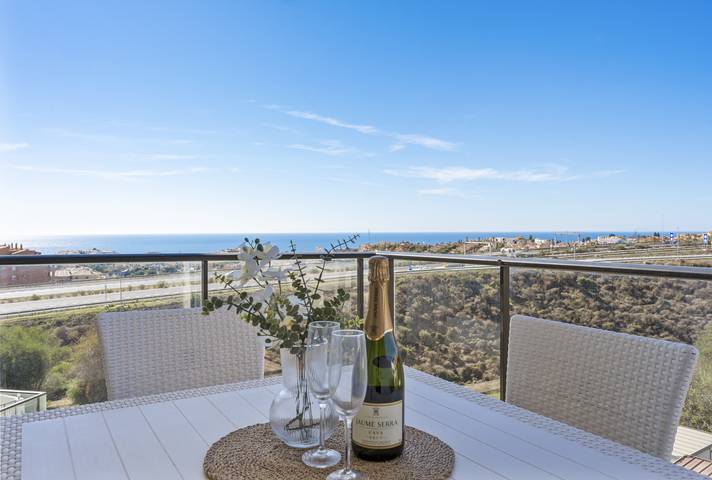 Apartamento para 3 personas, con jardín además de terraza y piscina en Mijas