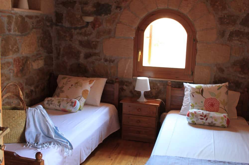 Traditionele stenen villa met prachtig uitzicht op de zee in Stoupa, Messenia