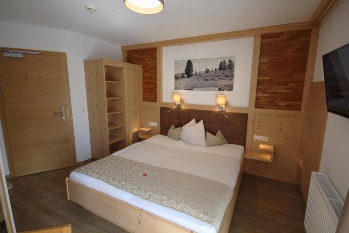 Pension voor 2 personen, with Balkon and Terras as well as Sauna and Uitzicht in Gerlos