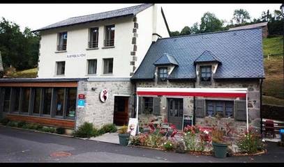 Chambre d’hôte pour 2 personnes, avec terrasse à Saint-Projet-de-Salers