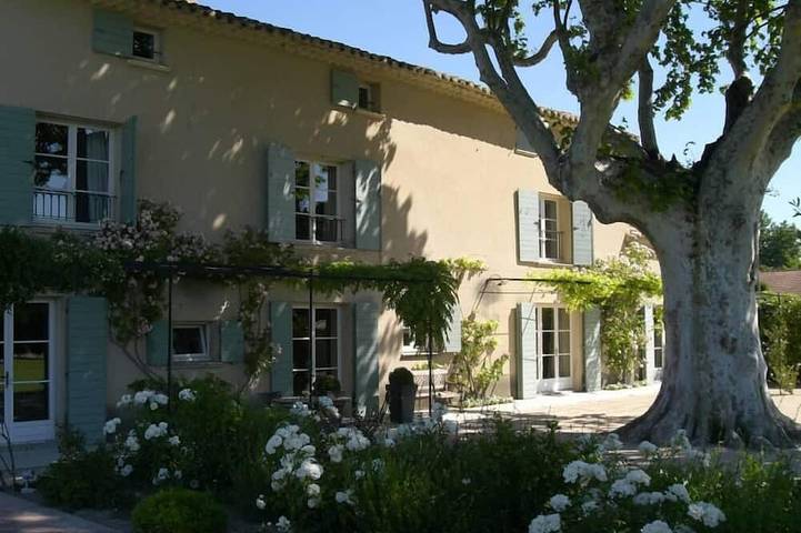 Maison de vacances pour 10 personnes, avec jacuzzi et jardin à Le Thor