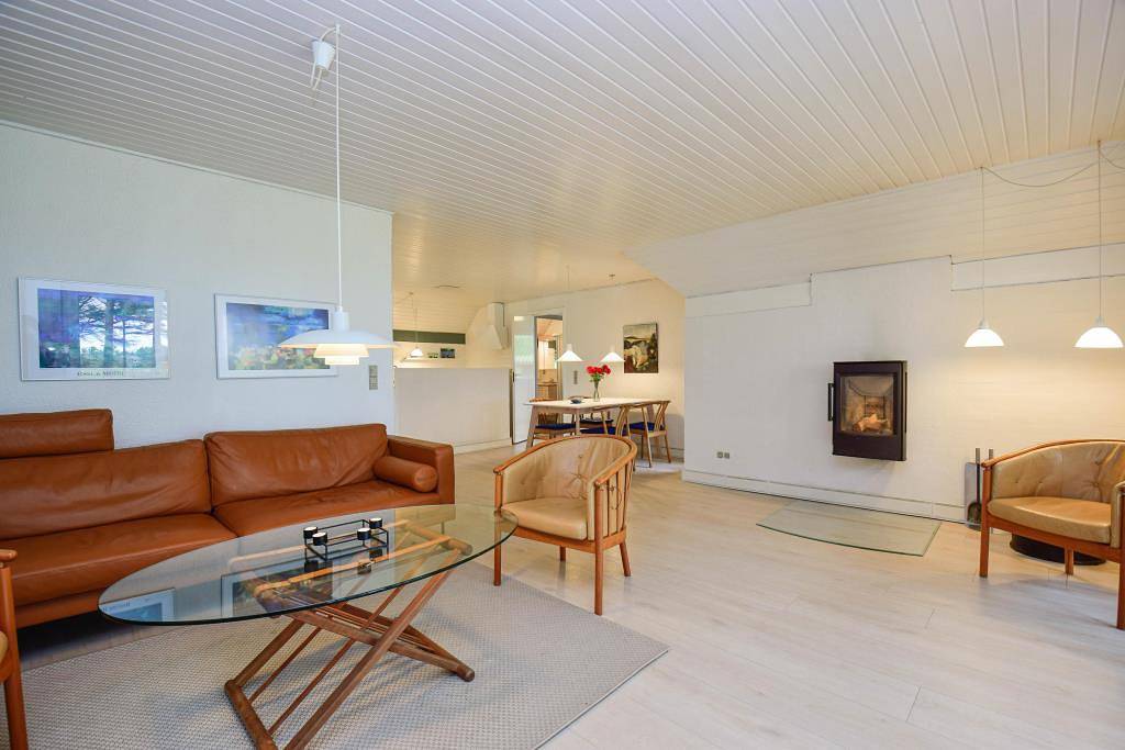Quietly located thatched roof house with 3 bedrooms – property partially fenced, 2 dogs allowed in Vester Husby, Husby