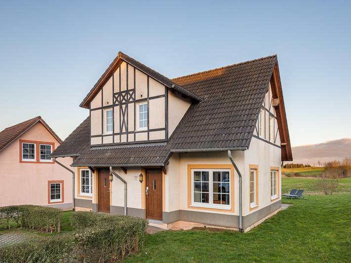 Maison de vacances pour 4 personnes, avec terrasse ainsi que jardin et piscine, animaux acceptés - 1