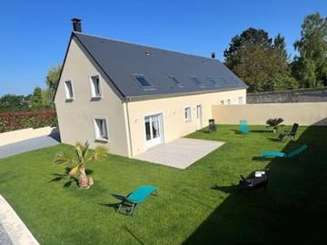 Gîte pour 6 personnes, avec jardin à Lantheuil