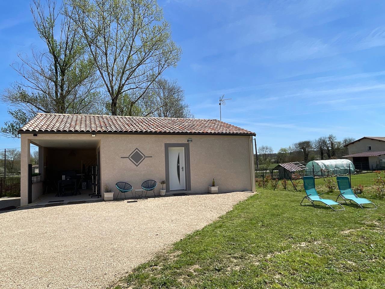 Gîte De La Fontaine mit Whirlpool, nur wenige Schritte vom Dorf entfernt in Septfonds, Quercy