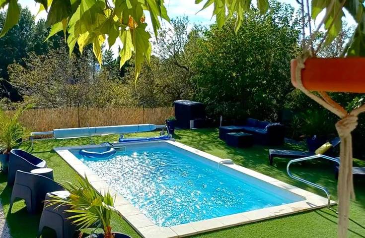 Location de vacances pour 6 personnes, avec vue ainsi que piscine et jardin à Poilhes - 3