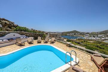 Villa for 12 Guests in Mykonos, Cyclades, Picture 1