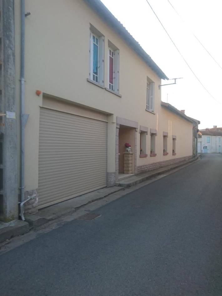 Location de vacances pour 2 personnes, avec jardin et piscine à Saint-Jean-de-Sauves - 2