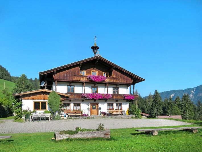 Ferienhaus für 41 Personen, mit Balkon und Terrasse sowie Garten in Wildschönau