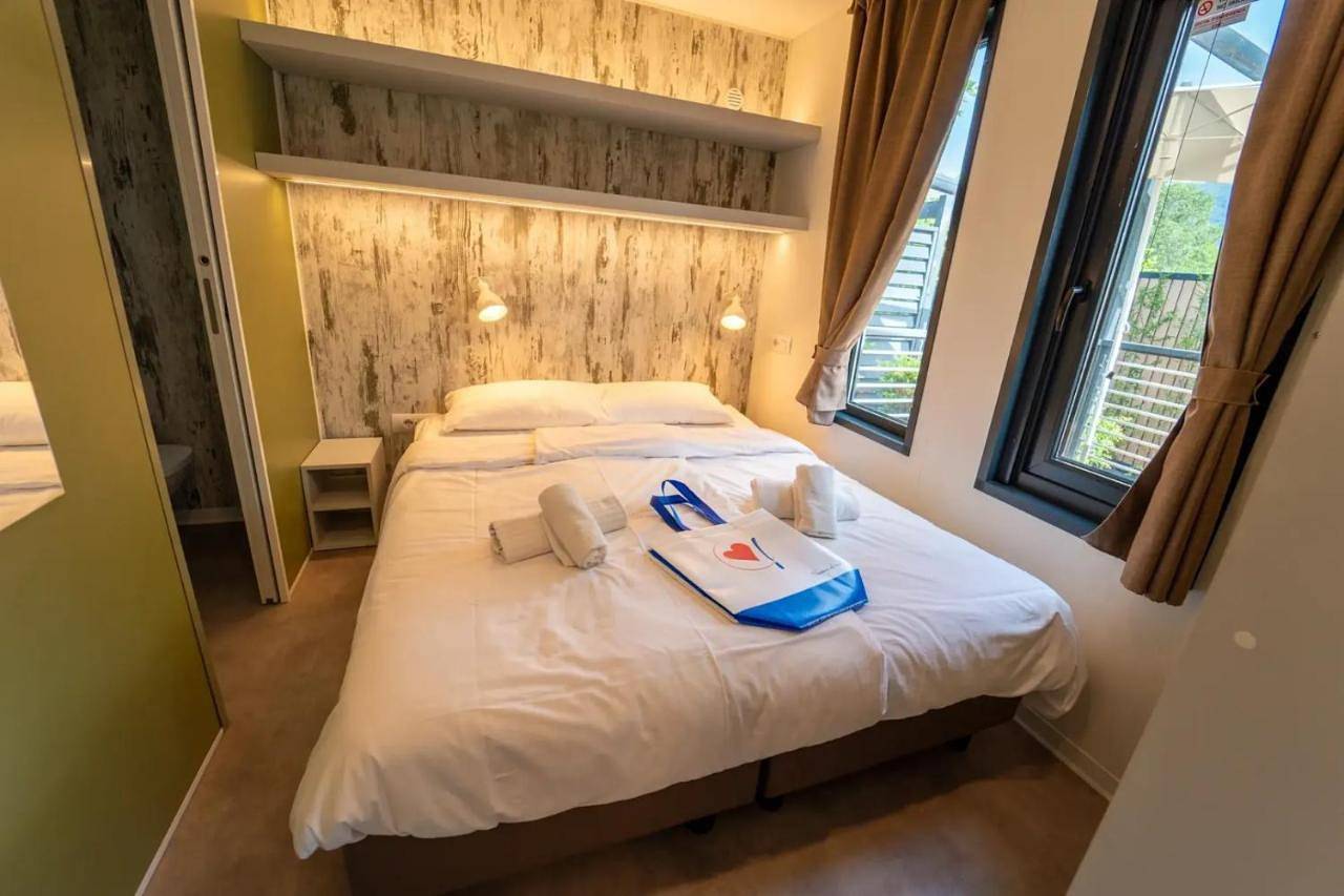 Vacanze Glamping Boutique in San Felice del Benaco, Gardasee-Berge