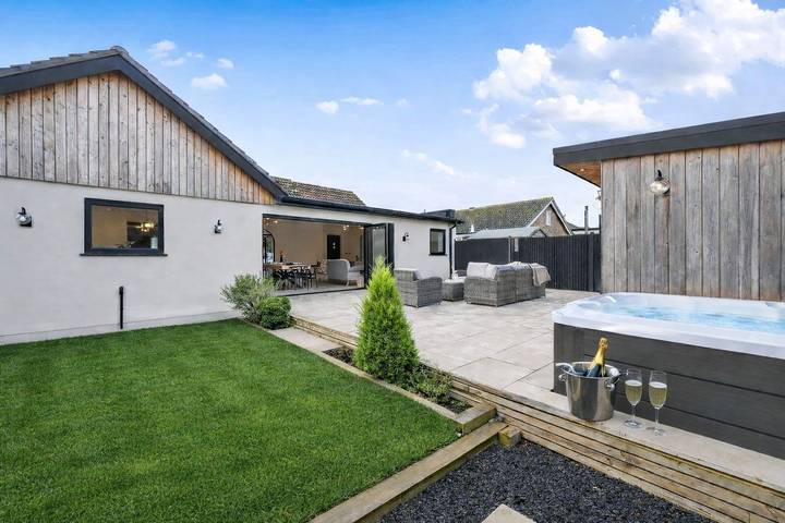 Bungalow for 8 people, with garden, child-friendly in Kent