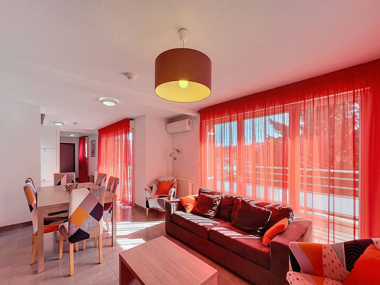 Apartamento entero, Hermoso apartamento F3 con aire acondicionado, terrazas y parking. A 50m del centro y de los baños termales in Lamalou-les-Bains, Region de Béziers