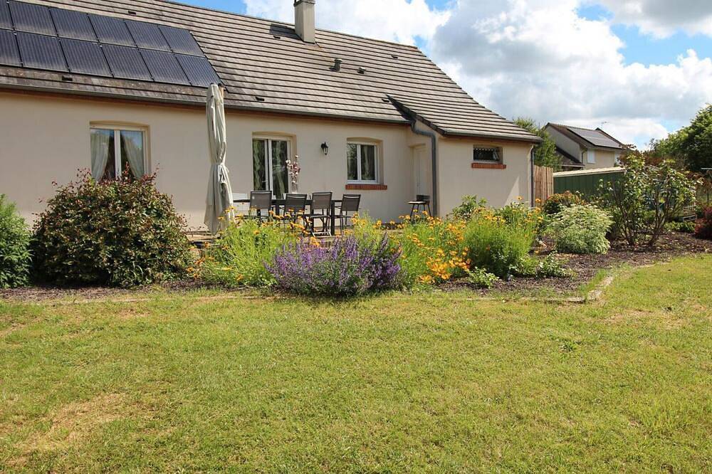 Gîte familial et chaleureux avec jardin clos, garage, et proche de Blois, animaux bienvenus in Orchaise, Région de Blois