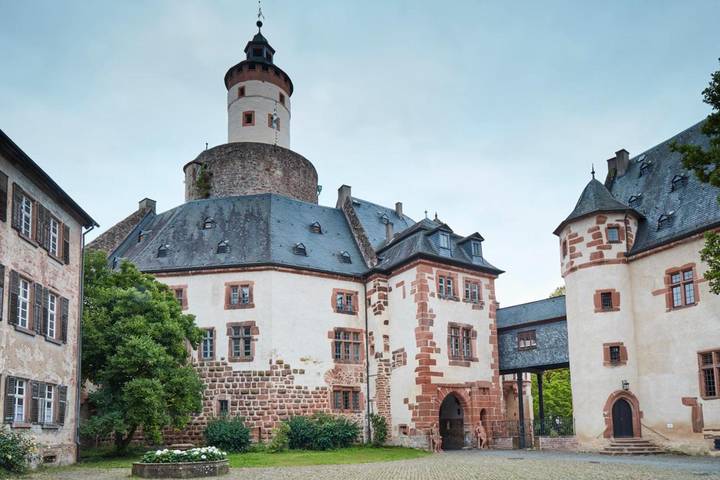 Hotel für 3 Personen, mit Terrasse und Garten sowie Ausblick in Büdingen