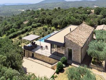Gîte pour 6 personnes, avec piscine et jardin, adapté aux familles à Bonnieux