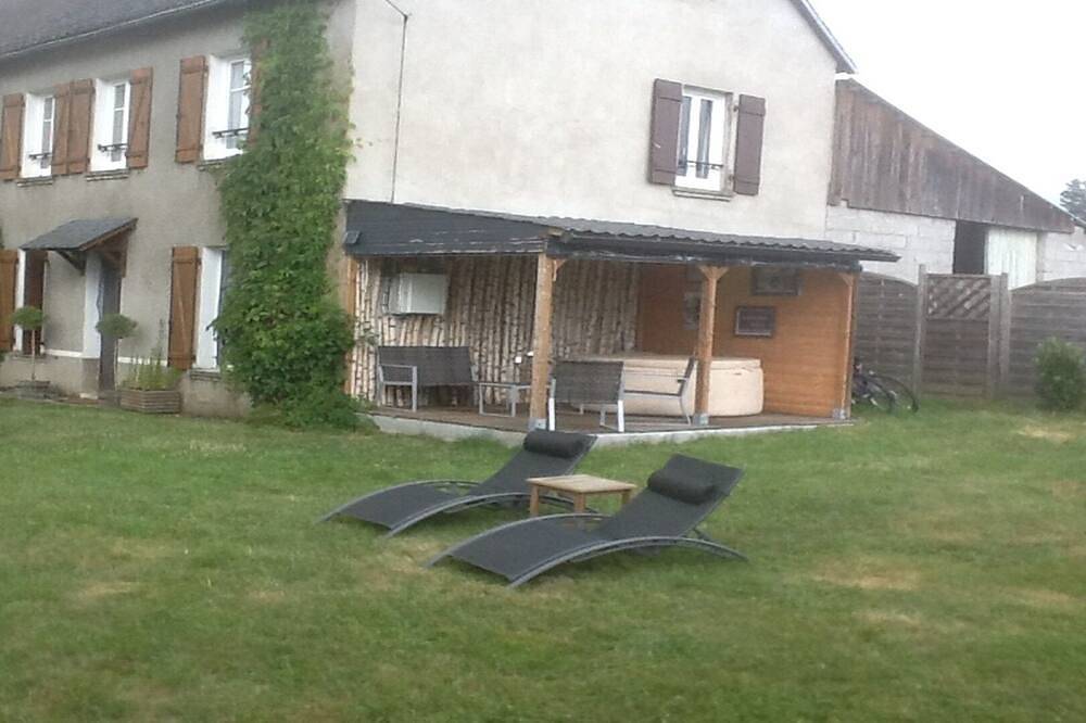 Gîte rural dans le parc des volcans d'Auvergne in Singles (Puy-de-Dôme), Région de Besse-et-Saint-Anastaise