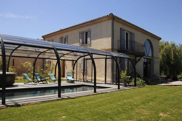 Gîte pour 10 personnes, avec jacuzzi et sauna ainsi que terrasse et jardin
